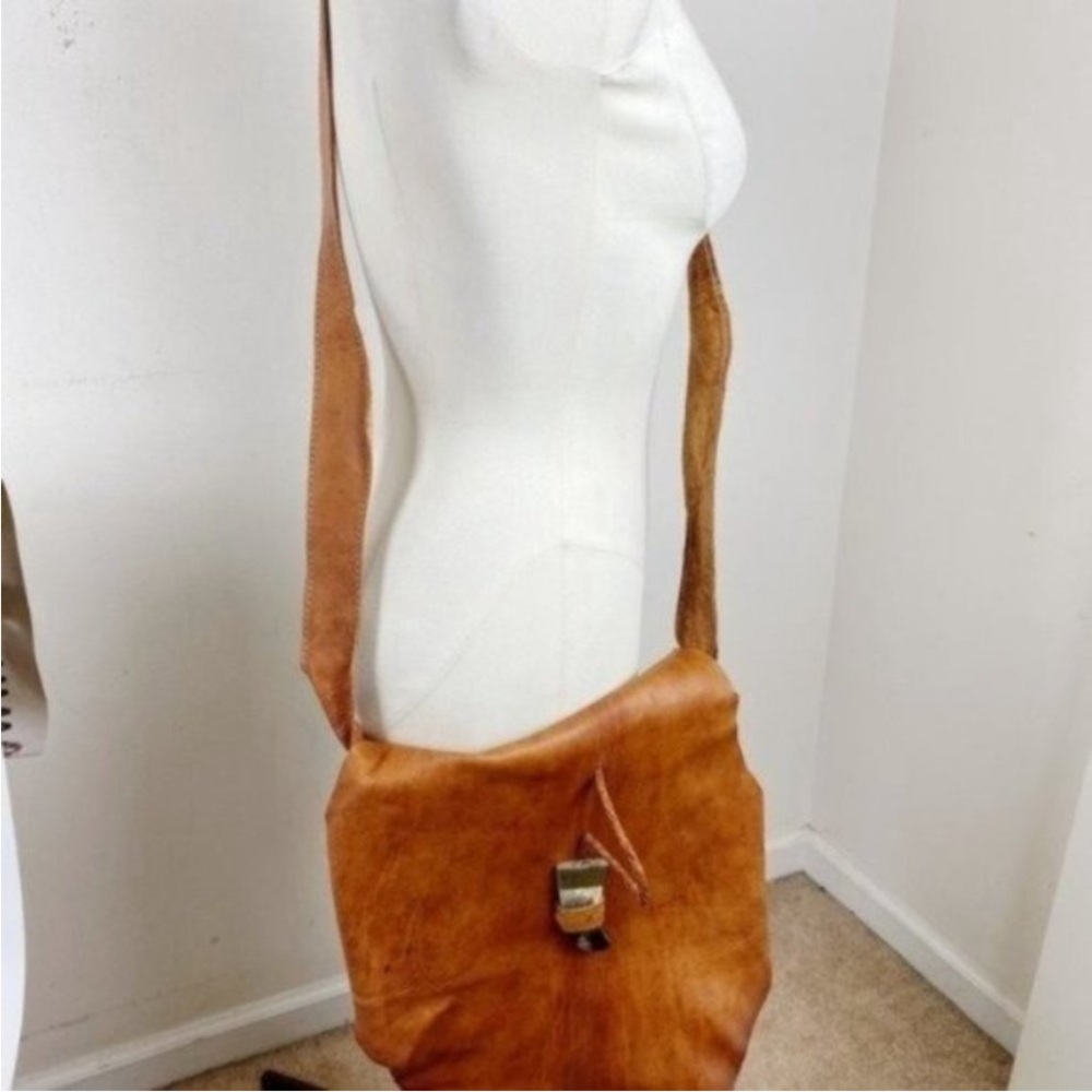 🌵Artisan🌵Rustic Natural Leather Sling Bag with Horn Detail🌵 - Picture 7 of 8
